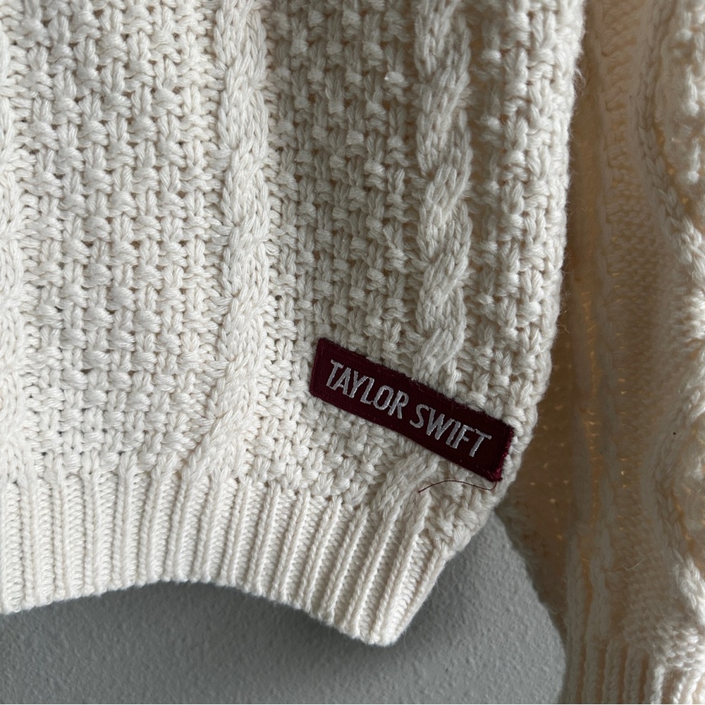 Taylor Swift RED Cream Cable Knit Cardigan - Picture 2 of 10